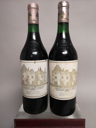 null 2 bouteilles Château HAUT BRION - 1er Gcc Graves 1984 Etiquettes légèrement...