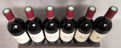 null 6 bouteilles Château PETIT VILLAGE - Pomerol 1990 En caisse bois.