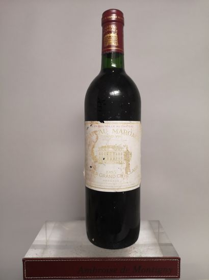 null 1 bouteille Château MARGAUX - 1er Gcc Margaux 1985 Etiquette légèrement tachée...