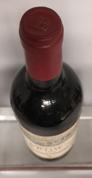 null 1 bouteille Château BROWN - Pessac Leognan 1996 Etiquette légèrement tachée...