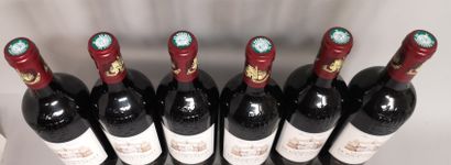 null 6 bouteilles Château La TOUR CARNET - 4e Gcc Haut Medoc 2016 En caisse bois...