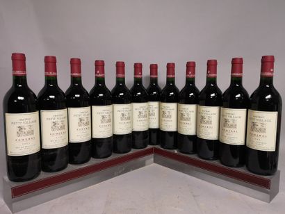 null 12 bouteilles Château PETIT VILLAGE - Pomerol 1992 En caisse bois.