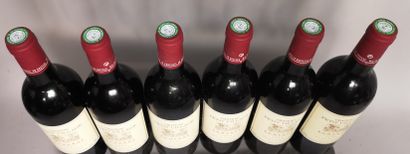 null 6 bouteilles Château PETIT VILLAGE - Pomerol 1993 En caisse bois.