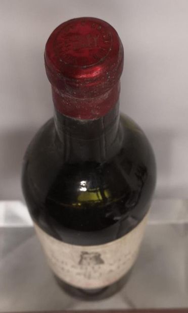 null 1 bouteille Château LATOUR - 1er Gcc Pauiilac 1944 Etiquette légèrement tachée...