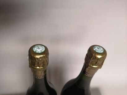 null 2 bouteilles CHAMPAGNE POMMERY Cuvee Louise 1979 Belle couleur et pétillant