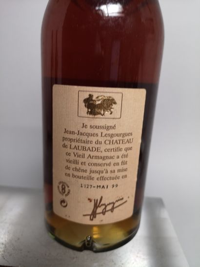 null 1 bouteille BAS ARMAGNAC hors d'age - Château de LAUBADE Mis en bouteille le...