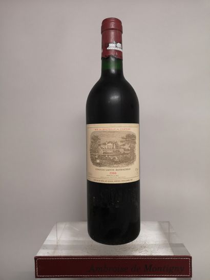 null 1 bouteille Château LAFITE ROTHSCHILD - 1er Gcc Pauillac 1988 Etiquette légèrement...