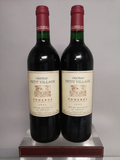 null 2 bouteilles Château PETIT VILLAGE - Pomerol 1993 Etiquettes légèrement tac...
