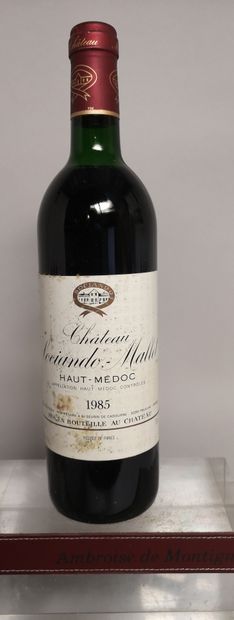 null 1 bouteille Château SOCIANDO MALLET - Haut Médoc 1985 Etiquette tachée. Niveau...