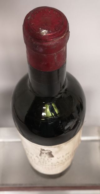 null 1 bouteille Château LATOUR - 1er Gcc Pauiilac 1948 Etiquette légèrement tachée....
