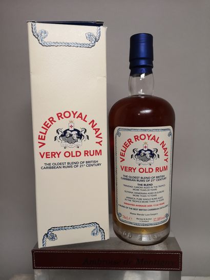 null 1 flacon 70cl RHUM VELIER "Royal Navy very old Rum CARAIBES BLEND" - 17 ans...