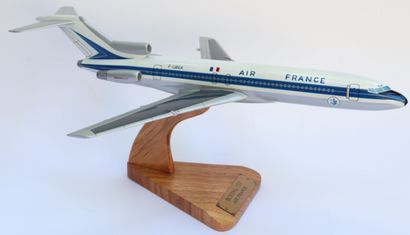 null BOEING B-727 AIR FRANCE.

Maquette en bois peint, immatriculée F-GBEA, ancien...