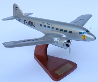 null BLOCH 220 AIR FRANCE.

Painted wooden model registered F-AOHJ.

On a varnished...