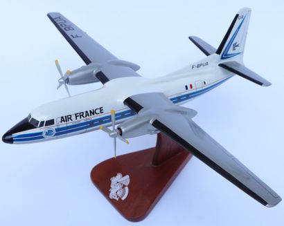 null FOKKER F-27 AIR FRANCE AVIATION POSTALE.

Maquette en bois peint immatriculée...