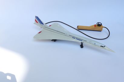 null CONCORDE AIR FRANCE.

Toy plane JOUSTRA in lithographed sheet metal and plastic...