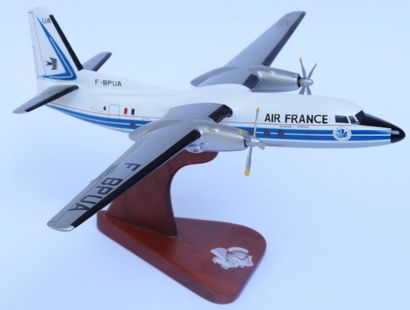 null FOKKER F-27 AIR FRANCE AVIATION POSTALE.

Maquette en bois peint immatriculée...