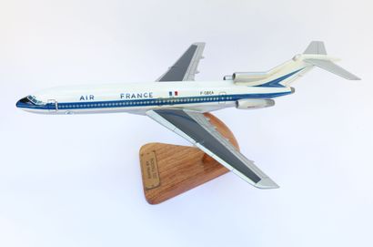 null BOEING B-727 AIR FRANCE.

Maquette en bois peint, immatriculée F-GBEA, ancien...