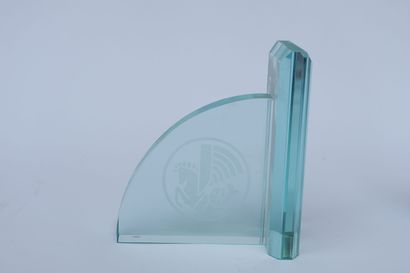 null PAIR OF AIR FRANCE BOOKENDS.

In blue tinted glass with sandblasted decoration...