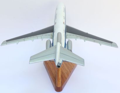null BOEING B-727 AIR FRANCE.

Maquette en bois peint, immatriculée F-GBEA, ancien...