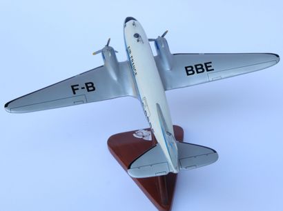 null DOUGLAS DC-3 AIR FRANCE.

Painted wooden model registered F-BBBE.

On a wooden...