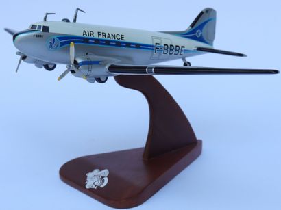 DOUGLAS DC-3 AIR FRANCE. 
Maquette en bois...