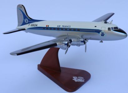 null DOUGLAS DC-4 AIR FRANCE.

Painted wooden model with registration F-BBDA, Ciel...