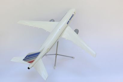 null AIRBUS A300 AIR FRANCE.

Maquette d'agence en résine plastique immatriculée...