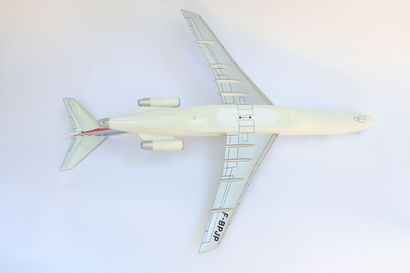 null BOEING B-727 AIR FRANCE.

Contemporary painted wood model, registration F-BPJP.

Resin...