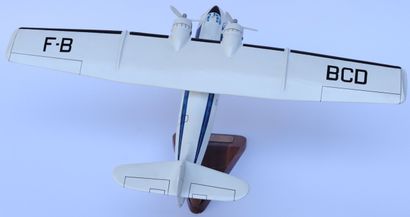 null CONSOLIDATED CATALINA AIR FRANCE.

Contemporary painted wooden model of the...