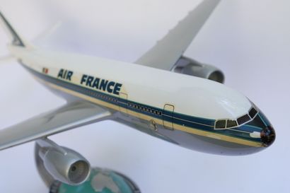 null AIRBUS A300B AIR FRANCE.

Maquette ancienne en résine décorée aux anciennes...