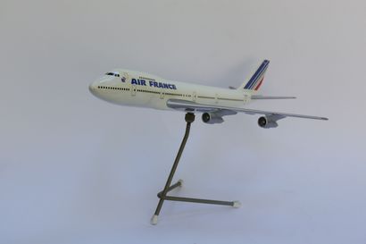 null BOEING B-747 AIR FRANCE.

Resin and plastic model registered F-BPVS.

Metal...