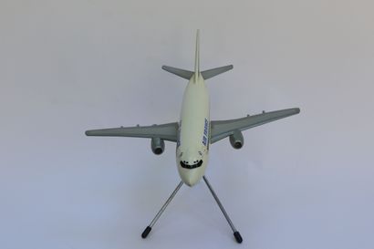 null BOEING B-737-500 AIR FRANCE.

Maquette en plastique immatriculée F- GBYA.

Socle...