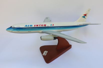 null DASSAULT MERCURE 100 AIR INTER.

Maquette contemporaine en bois décorée et immatriculée...