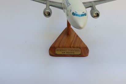 null BOEING B-737-500 AIR FRANCE.

Maquette contemporaine en bois peint immatriculée...