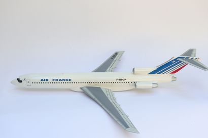 null BOEING B-727 AIR FRANCE.

Contemporary painted wood model, registration F-BPJP.

Resin...
