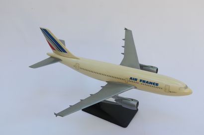 null BOEING B-737-500 AIR FRANCE.

Plastic model with F- GBYA registration.

Metal...