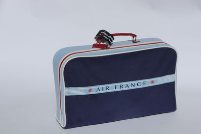 null AIR FRANCE SUITCASE.

In two-tone blue canvas with Air France woven band, red...