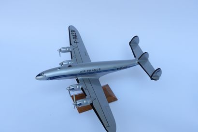 null LOCKHEED CONSTELLATION L-049 AIR FRANCE.

Maquette en bois peint immatriculée...