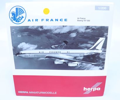 null BOEING B-707-300 AIR FRANCE « Château de Chambord » 

Modèle Die Cast Herpa...