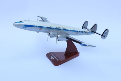 null LOCKHEED SUPER CONSTELLATION AIR FRANCE.

Painted wooden model with registration...