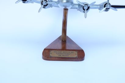 null SNCASE BLOCH 161 LANGUEDOC AIR FRANCE.

Painted wooden model with registration...