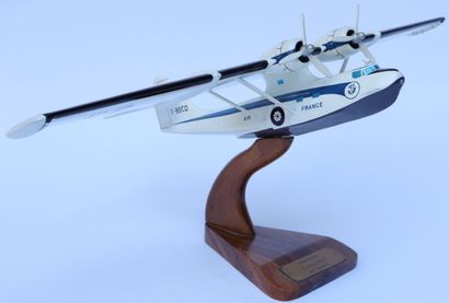 null CONSOLIDATED CATALINA AIR FRANCE.

Contemporary painted wooden model of the...