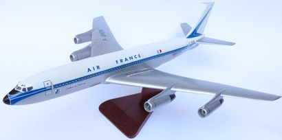 null BOEING B-707 AIR FRANCE.

Contemporary wooden model decorated and registered...