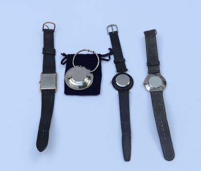 null AIR FRANCE WATCHES.

3 wristwatches and a desk watch, the dials signed Air France.



Collection...