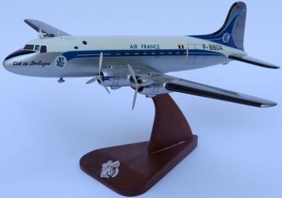 null DOUGLAS DC-4 AIR FRANCE.

Painted wooden model with registration F-BBDA, Ciel...