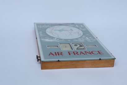 null AIR FRANCE PERPETUAL CALENDAR. 

With ice bottom decorated with Super Constellation....