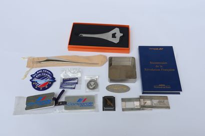 null CONCORDE AIR FRANCE. 

Lot of promotional items and souvenirs: Luggage tags,...