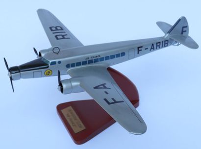 null DEWOITINE D-338 AIR FRANCE.

Maquette en bois peint immatriculée F-ARIB.

Sur...