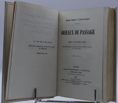 null DONNAY & DESCAVES. Oiseaux de passage. Paris, Charpentier, 1904, in-12, vélin,...