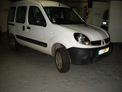 null Renault Kangoo blanche 4x4, essence, 2007. 87 935kms.